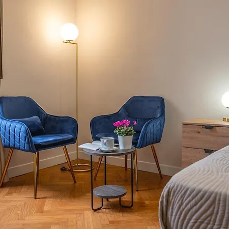 Borgo Dei Greci 6 *